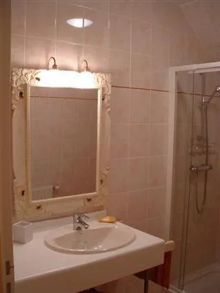 فندق مبيت وإفطار La Nichee Rochefort-Montagne